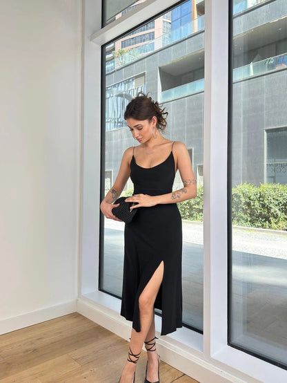 Siyah Midi Elbise İnce Askılı Sırt Dekolteli Eteği Yırtmaçlı Kadın