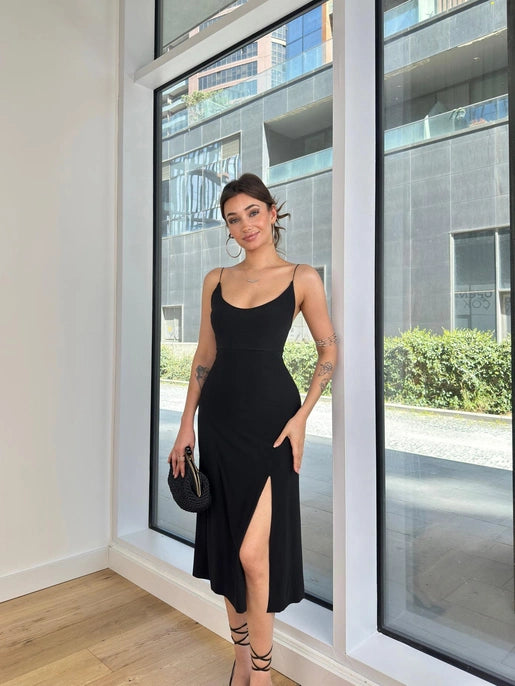 Siyah Midi Elbise İnce Askılı Sırt Dekolteli Eteği Yırtmaçlı Kadın